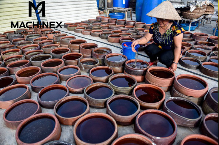 ủ nước mắm truyền thống